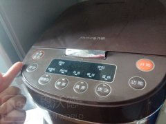 電飯煲怎么清洗？用神奇清潔海綿去除電飯煲污漬圖解